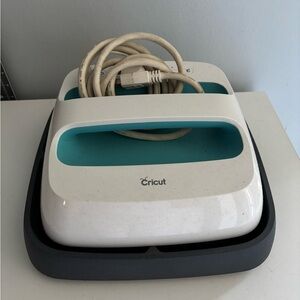 Cricut Heat Press with Teal and White Design